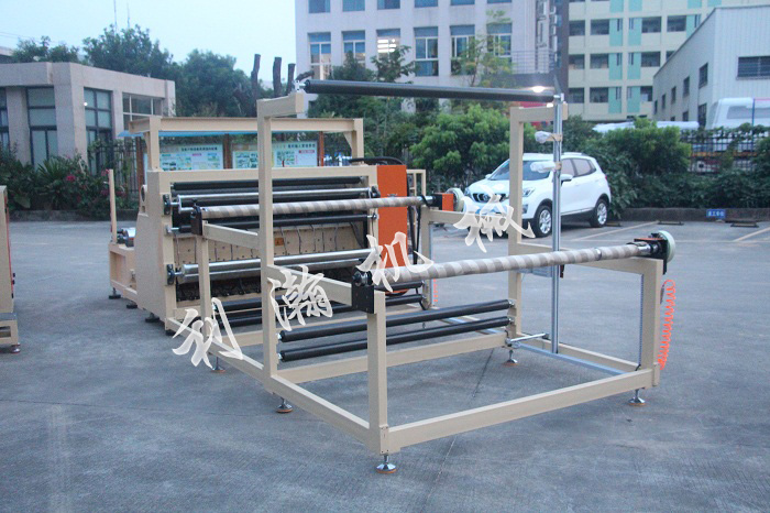 全自動<a href='http://www.m.symn.com.cn/xingyezixun/698.html' target='1' style='font-size:14px; font-weight:bold; color:#ff0000;'>超聲波<a href='http://www.m.symn.com.cn/xingyezixun/748.html' target='1' style='font-size:14px; font-weight:bold; color:#ff0000;'>裥棉機</a></a>側面