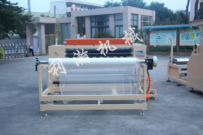 全自動<a href='http://www.m.symn.com.cn/xingyezixun/698.html' target='1' style='font-size:14px; font-weight:bold; color:#ff0000;'>超聲波<a href='http://www.m.symn.com.cn/xingyezixun/748.html' target='1' style='font-size:14px; font-weight:bold; color:#ff0000;'>裥棉機</a></a>正面