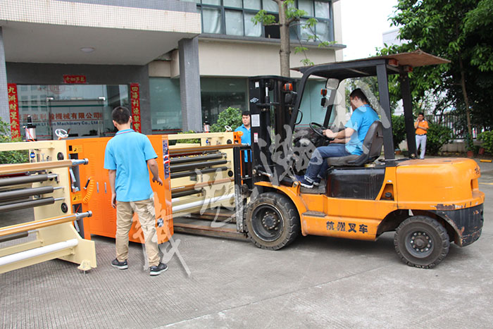 <a href='http://www.m.symn.com.cn/xingyewenzhang/992.html' target='1' style='font-size:14px; font-weight:bold; color:#ff0000;'>超聲波分條機</a>