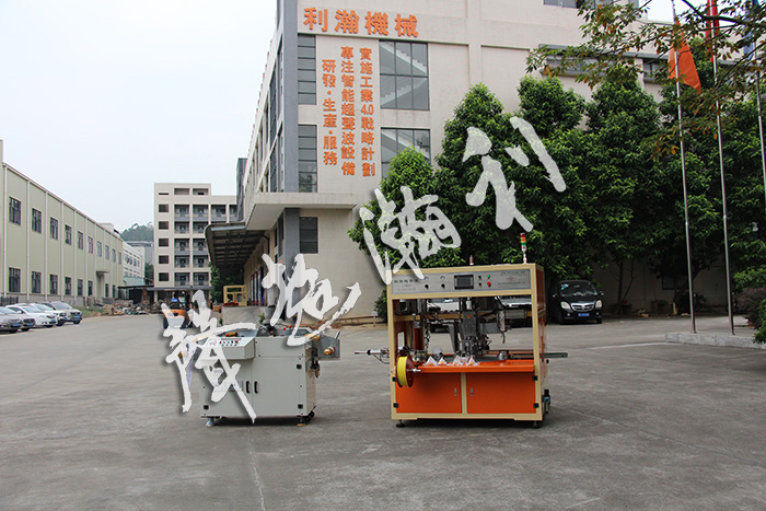 全自動(dòng)<a href='http://www.m.symn.com.cn/xingyewenzhang/975.html' target='1' style='font-size:14px; font-weight:bold; color:#ff0000;'>商標(biāo)分條機(jī)</a>