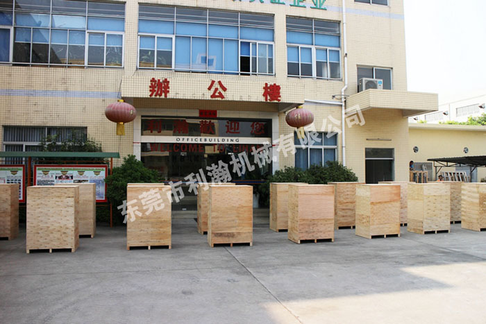 <a href='http://www.m.symn.com.cn/xingyezixun/1133.html' target='1' style='font-size:14px; font-weight:bold; color:#ff0000;'>超聲波剪切機</a>出貨